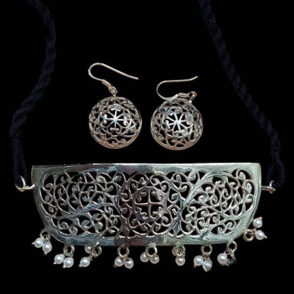 Handcrafted filigree work Choker with matching earrings